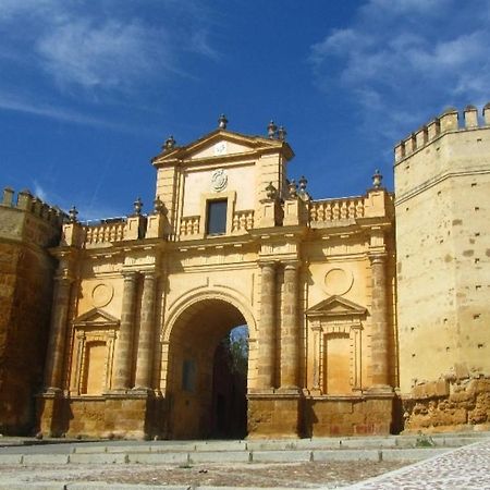 Pablo Neruda Tourist Home Carmona  Exterior photo